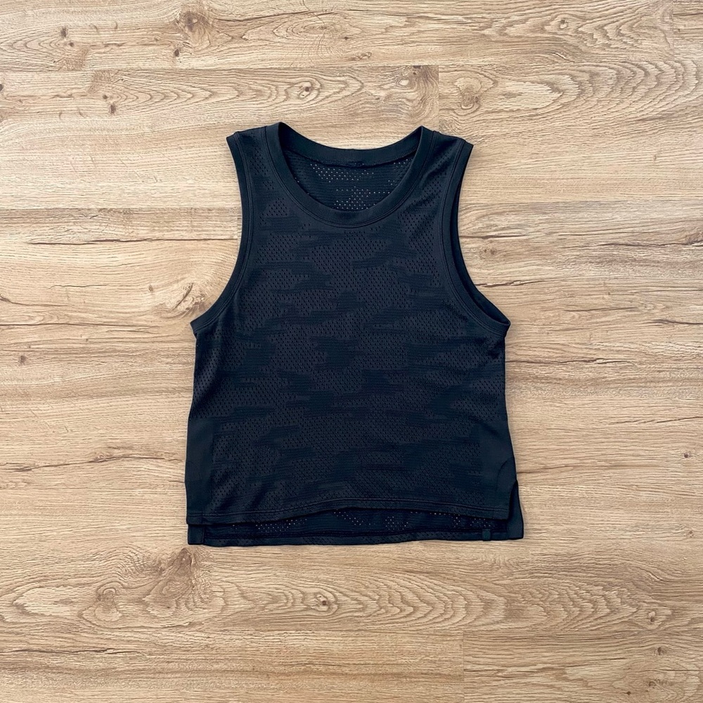 Lululemon train to be tank